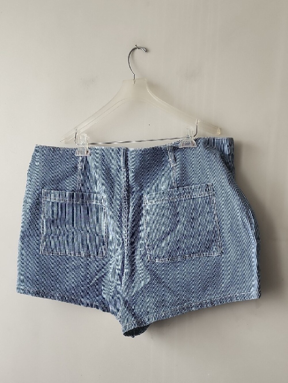 Universal Thread Blue and White Striped High-Waist Women’s Shorts - Picture 6 of 9